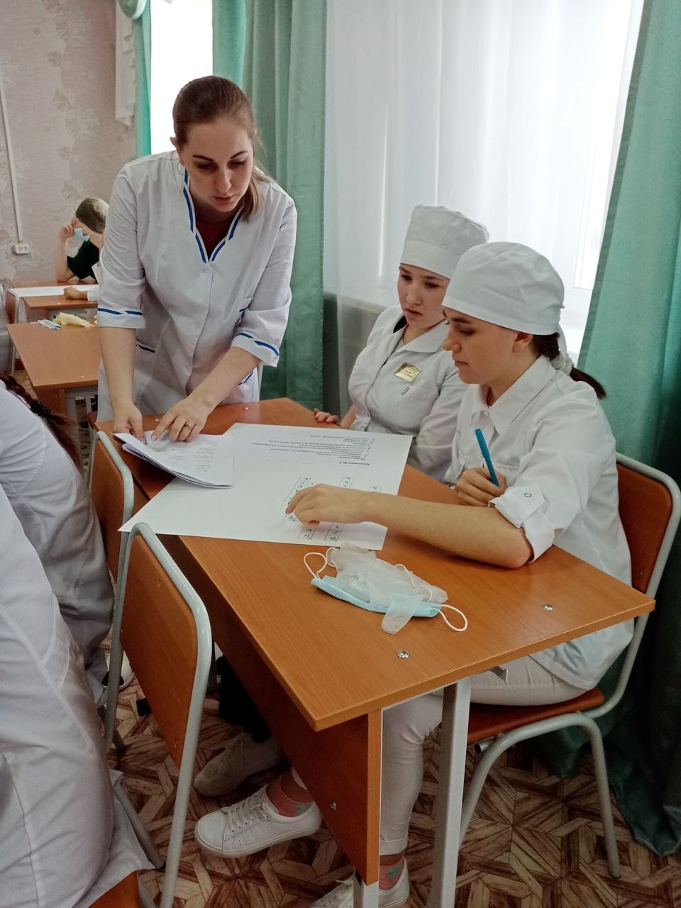 Студенты за партой